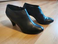 Schwarze Stiefeletten Gr 41 gebraucht Hessen - Fernwald Vorschau