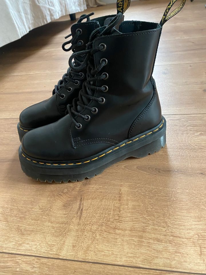 Dr Martens 38 Jadon Plateau schwarz matt 38 in Blomberg