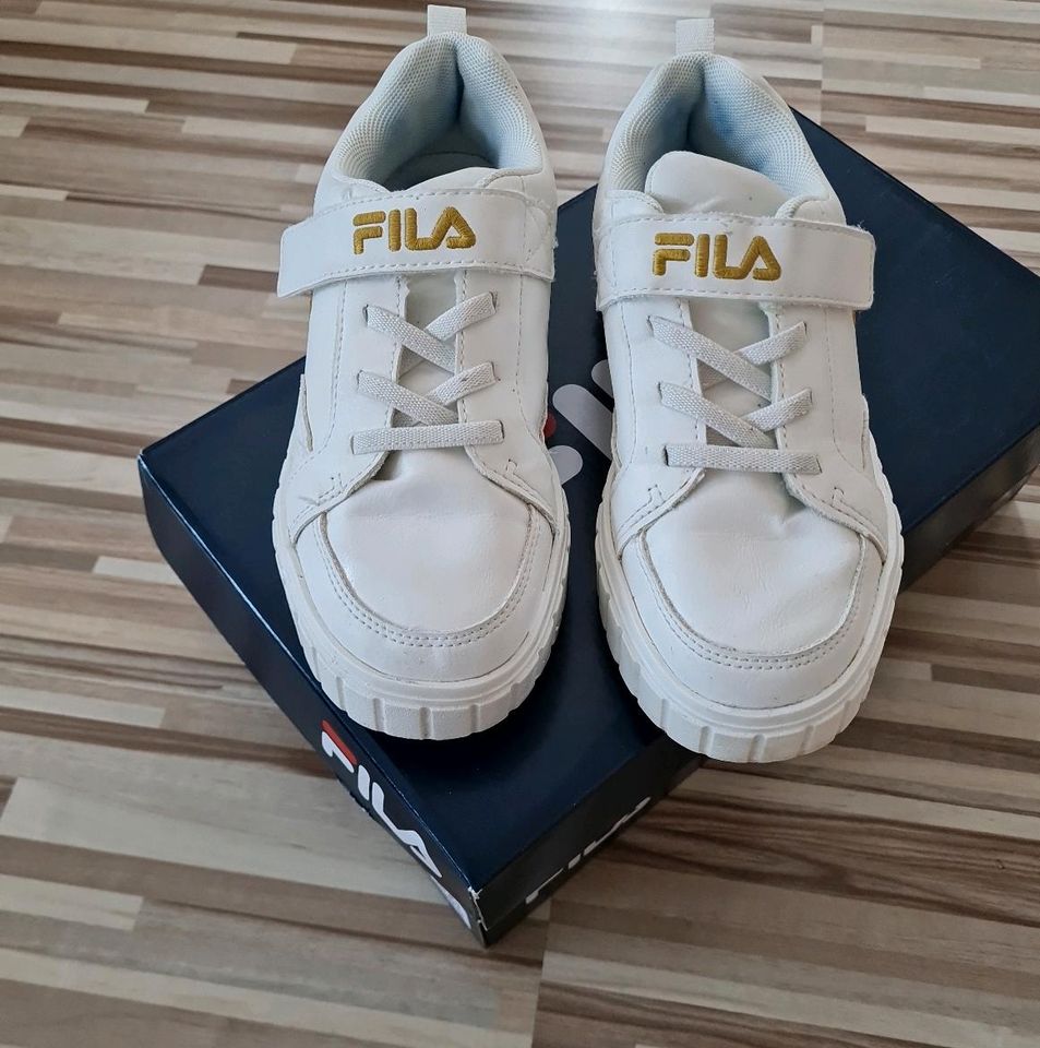 Neuwertig! Mädchen Sneaker gr.32 von FILA in Niedenstein