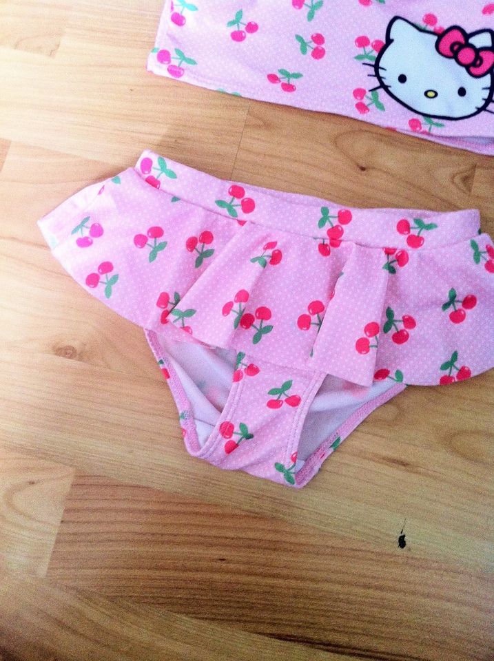 H&M  HELLO KITTY  Bikini rosa Gr.104/110 in Bad Driburg