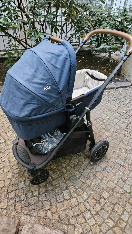 Kinderwagen (Joie) in Berlin