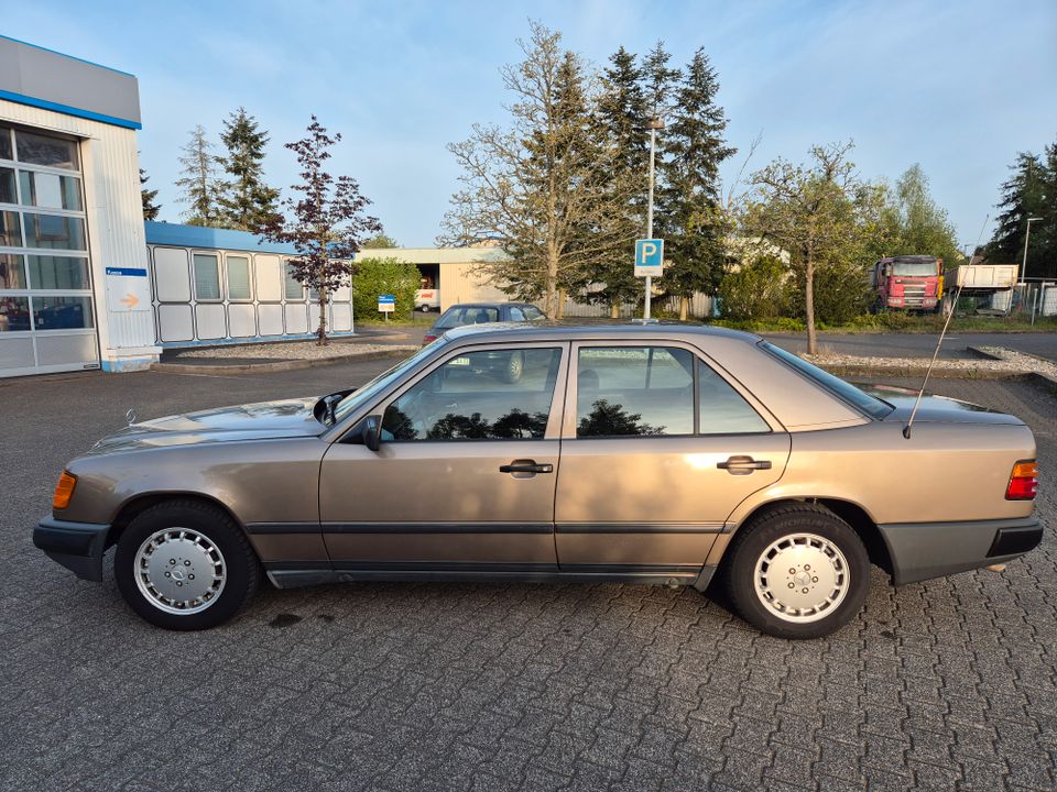 Mercedes  260E  Super Zustand  H-Kennzeichen in Niederbrombach
