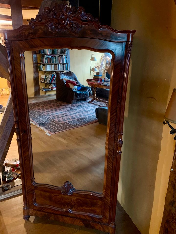antiker Spiegelschrank in Fritzlar