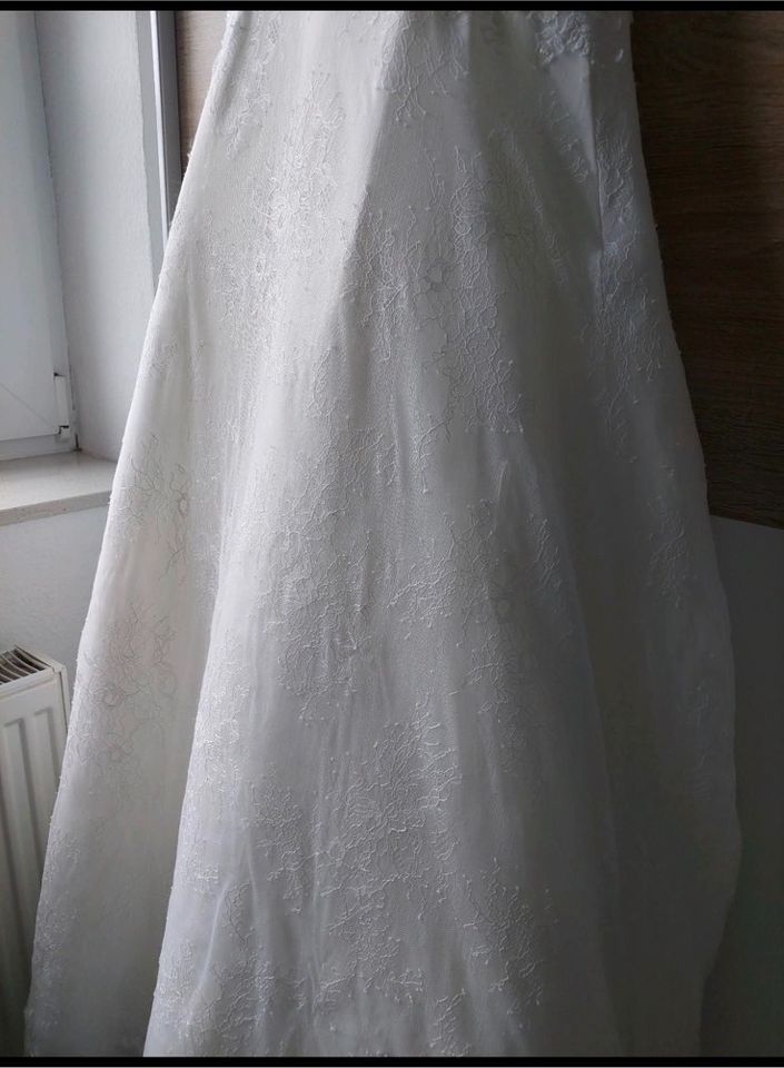 Preis VB! Brautkleid / Hochzeitskleid inkl. Reifrock und Schleier in Edemissen