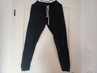 Jogginghose Stoffhose DIVIDED Gr. XS schwarz Sachsen - Heidenau Vorschau
