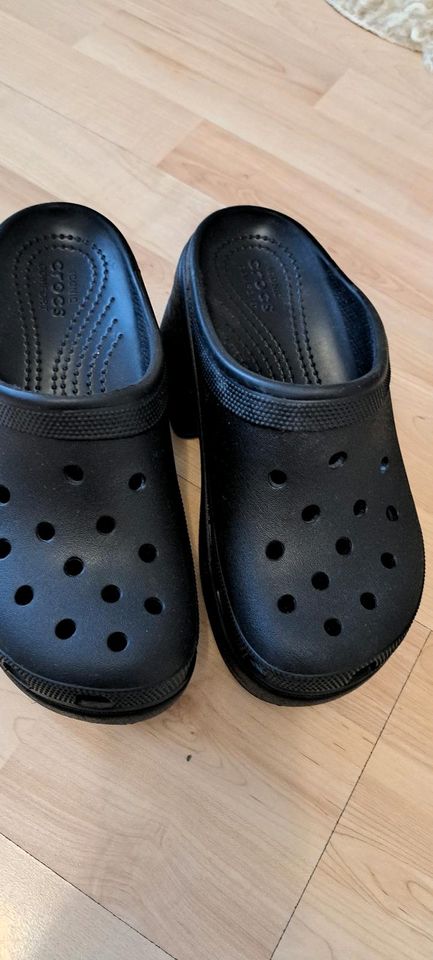 Crocs/Neu mit Absatz Größe 37 in Erkrath