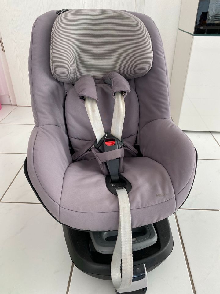 Set Maxi Cosi Babyschale +Kindersitz+Isofix-Station in Bad Soden am Taunus