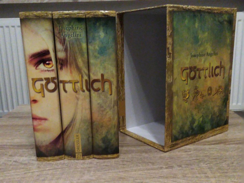 „Göttlich“-Trilogie von Josephine Angelini (Jugendromane) in Köthen (Anhalt)