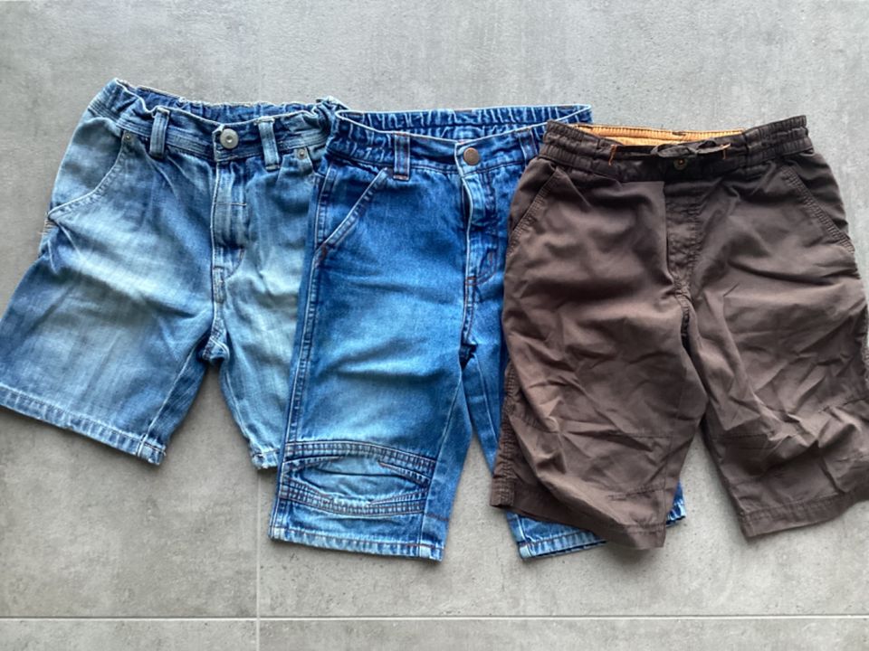 Port Louis Kids H&M Shorts kurze Hose Jeans Jacke Pulli Fleece in Roschbach