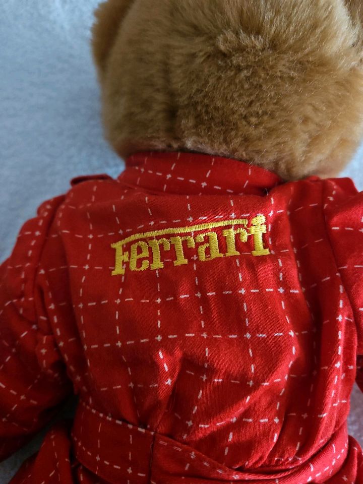Ferrari Lauda Bear sucht ein neues Zuhause in Werl