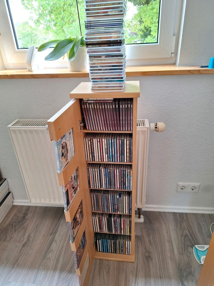 CD Schrank mit über 160 CDs verschiedener Musikrichtungen in Wunstorf