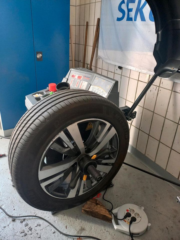 Reifenservice Reifenmontage Wuchten Reifenreparatur Reifenwechsel in Neukirchen-Vluyn