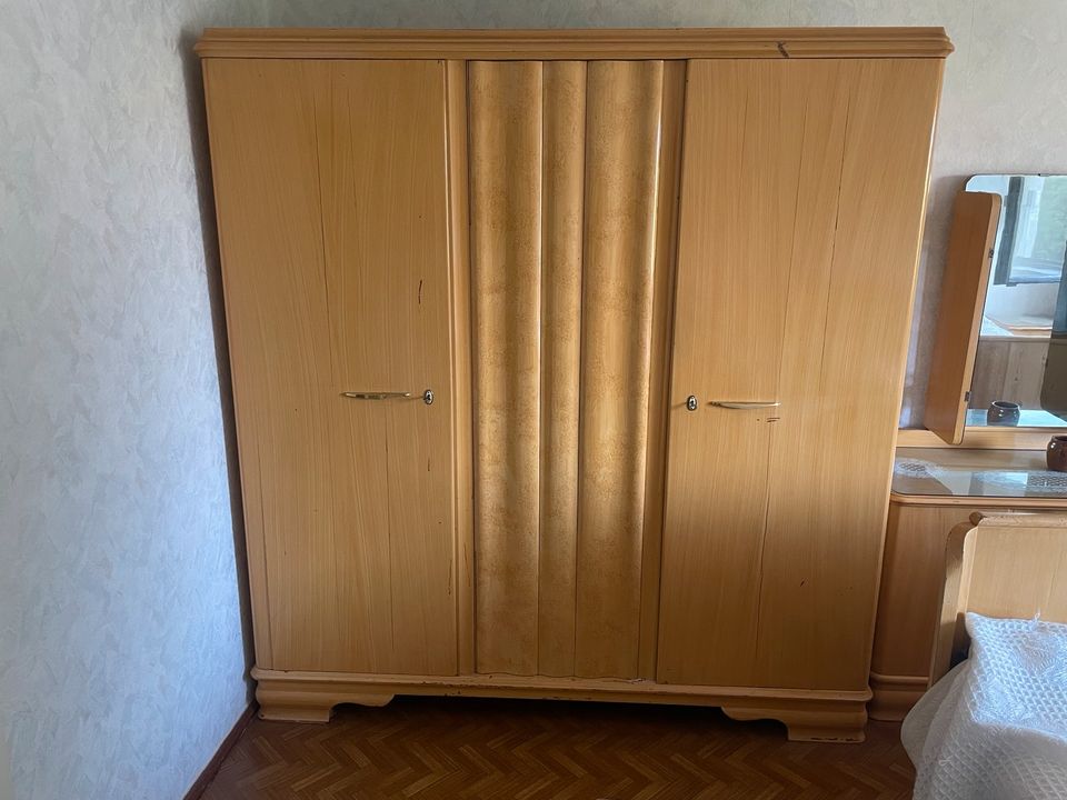 Kleiderschrank Vintage in Dresden