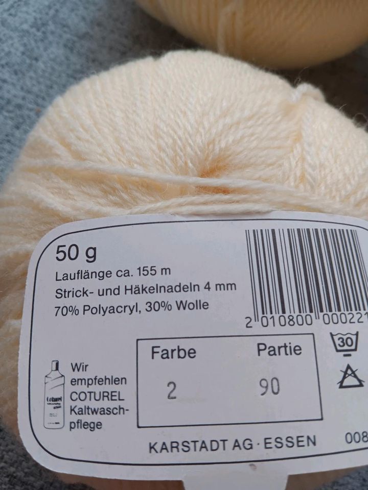 8 Wollknäuel,Stricken  Häkeln in Milch Farbe. 5 Stück neu in Dortmund