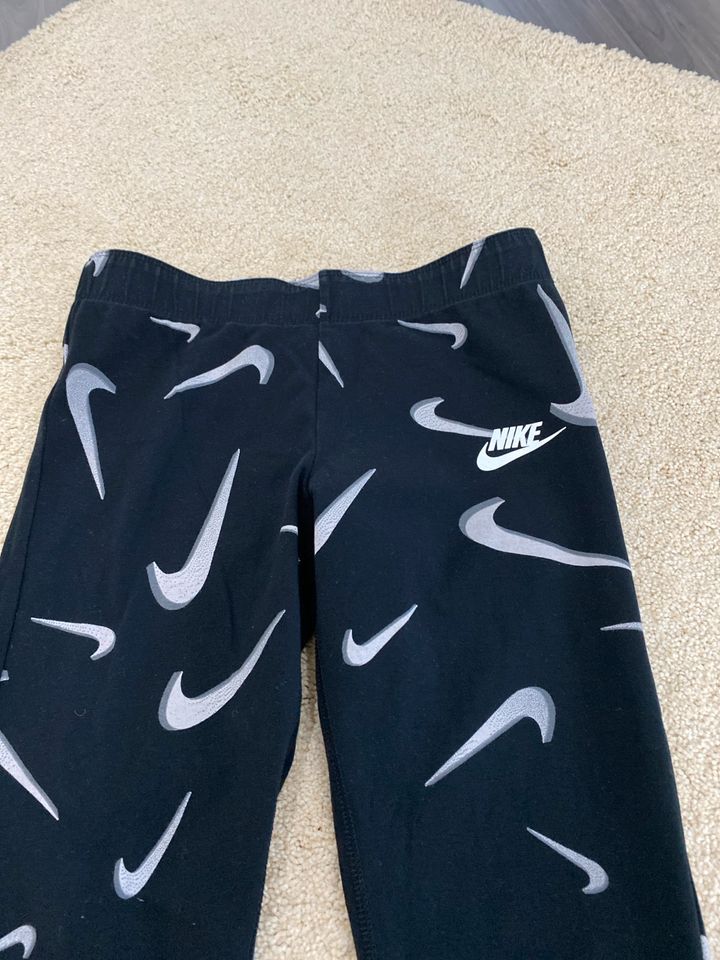 Nike Leggings Gr 146 in Rielasingen-Worblingen