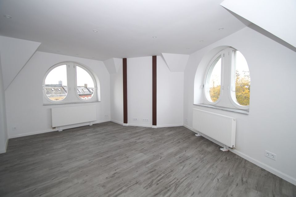 Liebevoll sanierte 4-Raumwohnung im Dachgeschoss eines denkmalgeschützten Jugendstilhaus in Zwickau