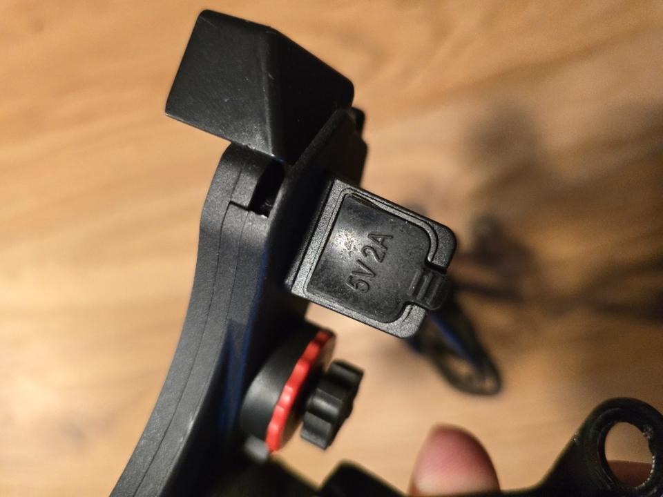 Handyhalterung Motorradspiegel mit USB Buchse grosse Handys in Geisenheim