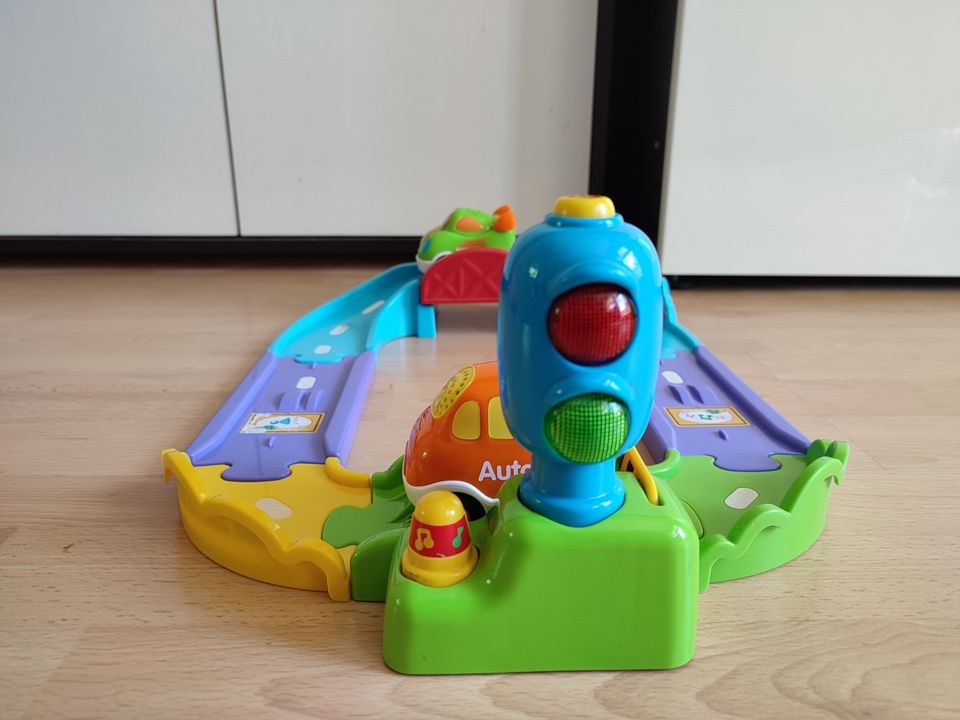 Vtech Tut Tut Baby Flitzer Züge - Straßen-Set + 2 Fahrzeuge in Frankfurt am Main