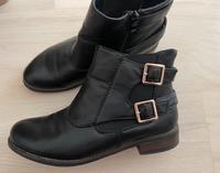 Damenstiefel Gr 38 getragen schwarz  Leder Hessen - Hanau Vorschau