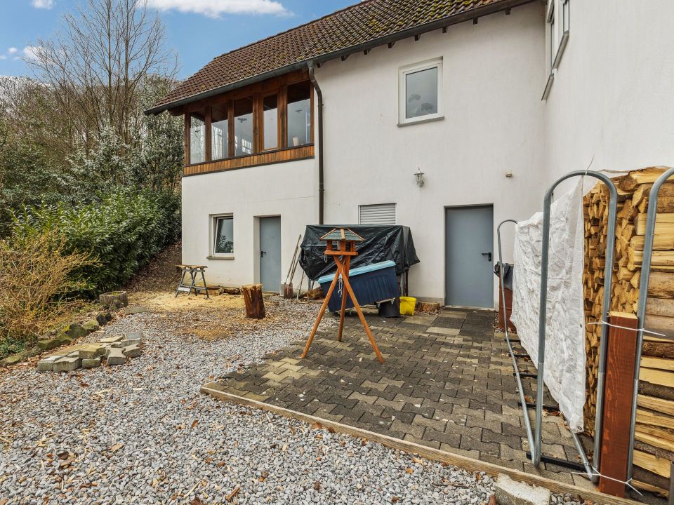 Ein- bis Zweifamilienhaus mit traumhafter Aussicht und vielen Extras in Altena-Dahle in Altena