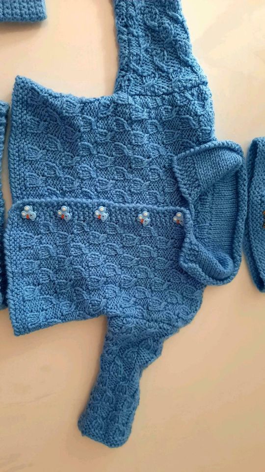 Babystrickjacke/hose/mütze/schuhe Handmade in Walsrode