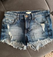 Jeans Shorts H&M Kurze Hose denim Gr. 36 sexy Neuhausen-Nymphenburg - Neuhausen Vorschau