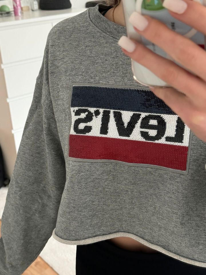 Levis Sweater cropped in Waldbronn