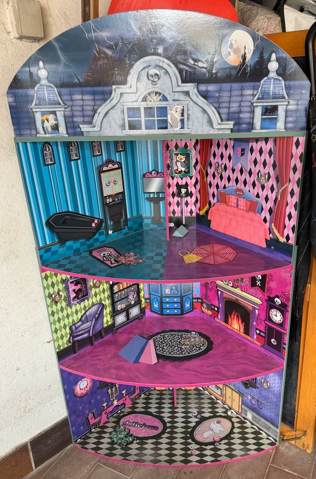 Barbie Monster High Puppenhaus in Niedernhausen