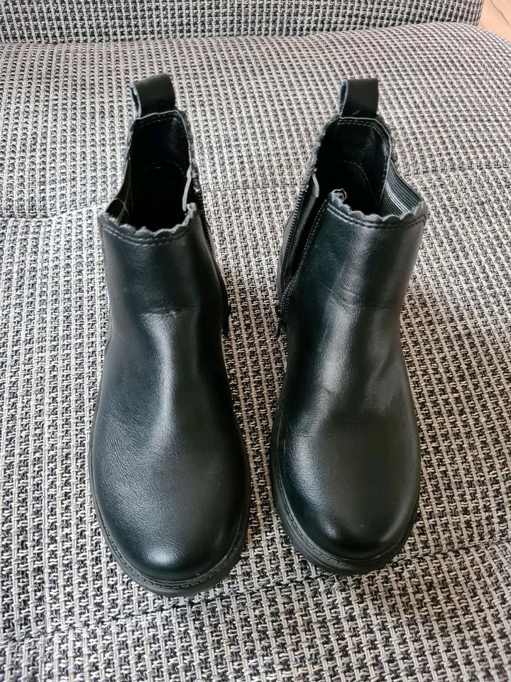 Schwarze Halbstiefel Gr.31 für Herbst/Frühjahr in Weißenfels