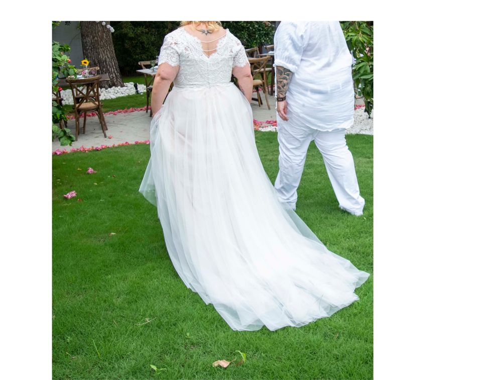 Hochzeitskleid Größe 52/54 plussize curvy in Fürth