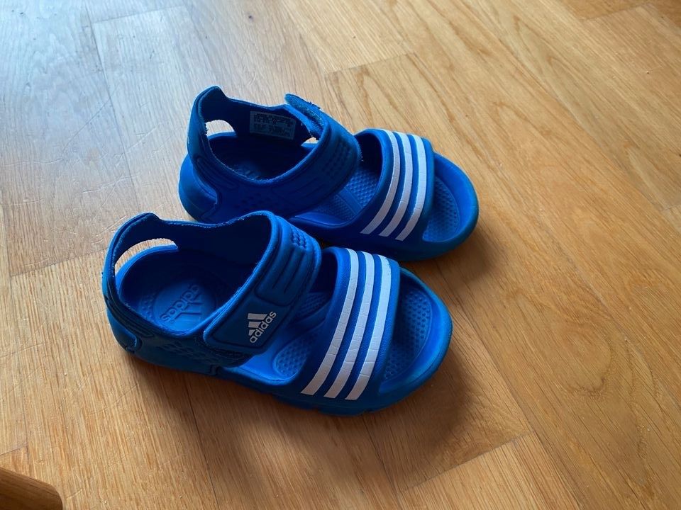 Adidas Badeschuhe 24 in Regensburg