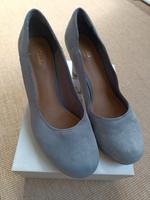 Clarks Pumps hellgrau Veloursleder, 41,5, wie NEU, 8 cm Absatz Berlin - Tempelhof Vorschau