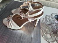 neu wunderschöne weiße Sandalette in Gr. 37 Nordrhein-Westfalen - Neukirchen-Vluyn Vorschau