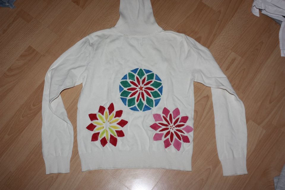 Weißer Rollkragen Pullover mit bunten Mandalas, Gr. S 36 in Haan