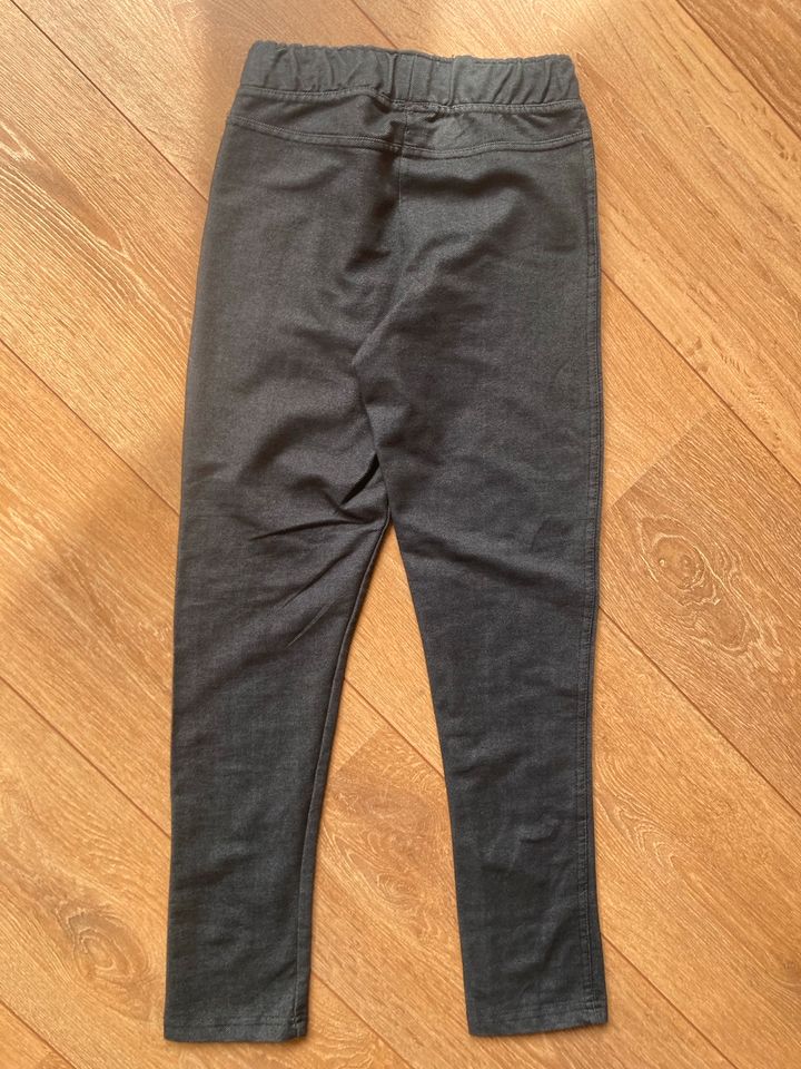 schöne Jeggings von Yigga in Gr. 140 in Edewecht