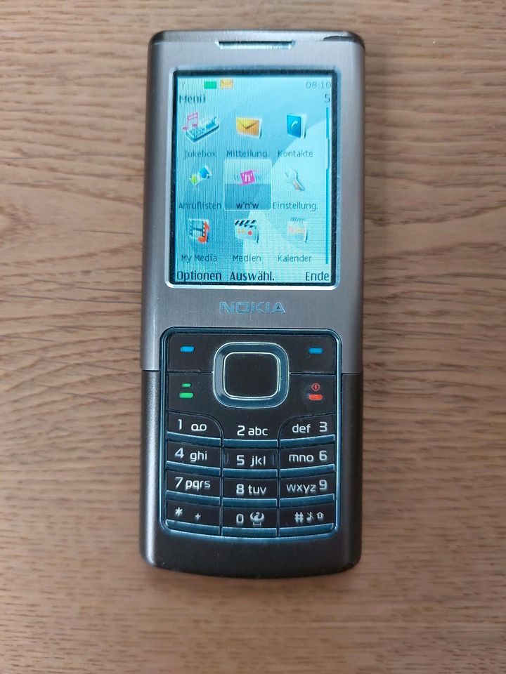 Nokia Handy mit Ladekabel in Duisburg