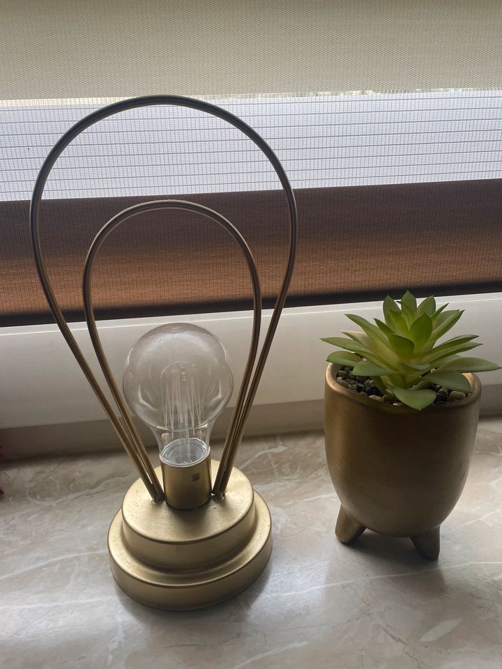 Deko Lampe inkl. Timerfunktion und Pflanze Gold in Saarbrücken