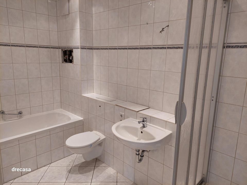 Große helle 3-R-EG-Whg mit Dusche/ Wanne/ Balkon! in Dresden