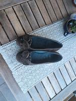 Pumps von Caprice mit Blütenapplikation Gr 37 grau Hessen - Allendorf Vorschau