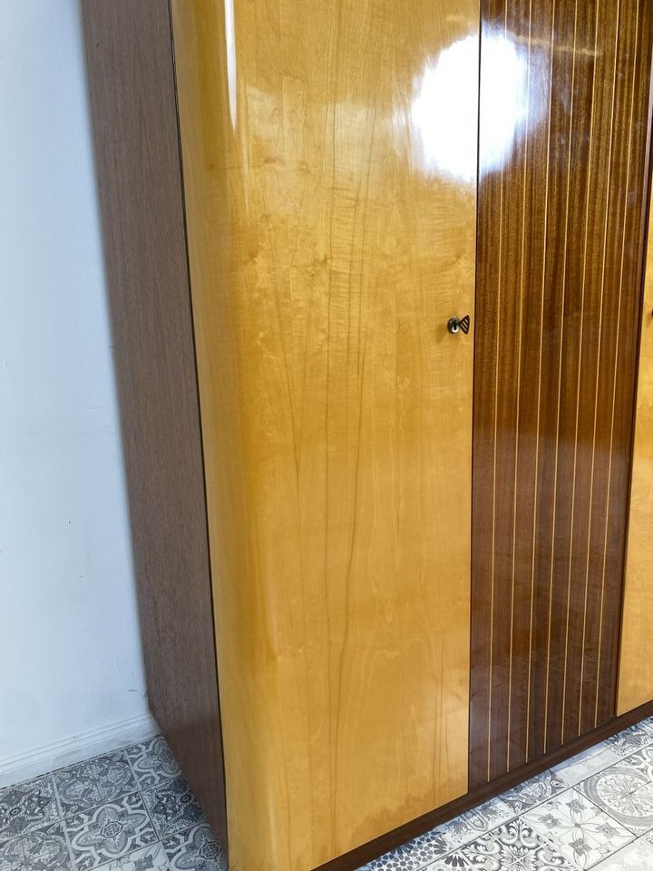 WMK Formschöner, geräumiger und sehr gut erhaltener Mid-Century Kleiderschrank aus 1962 von VEB Heidenau # Schrank Schlafzimmerschrank Wardrobe Wäscheschrank Dominia DDR Rockabilly Vintage 60er 50er in Berlin