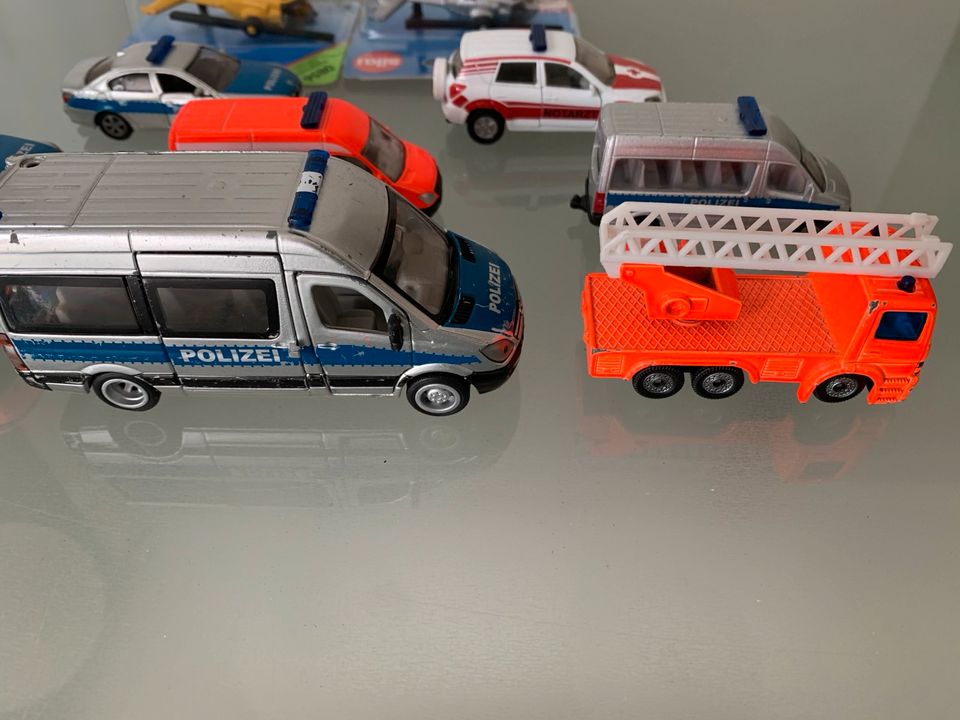 Original Siku Polizei Feuerwehr Set:Hubschrauber,Arzt,Sprinter in Hünxe