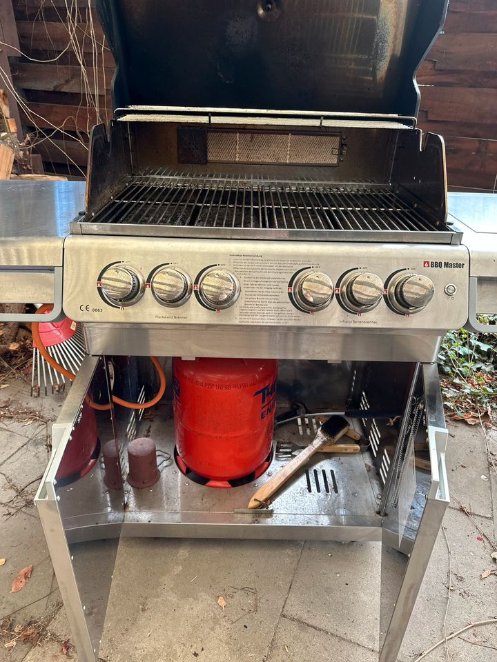 BBQ Master XL Pro Gasgrill - gut erhalten mit viel Zubehör! in Hannover