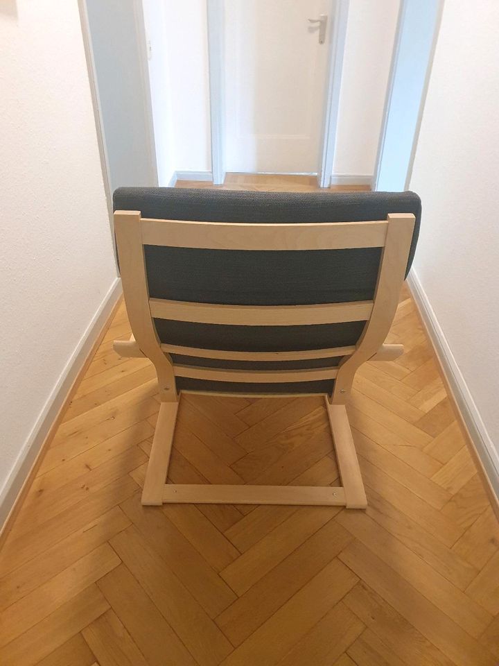 POÄNG Sessel mit Hocker in Freiburg im Breisgau