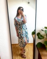 Hübsches Sommerkleid mit Blumen Stuttgart - Degerloch Vorschau