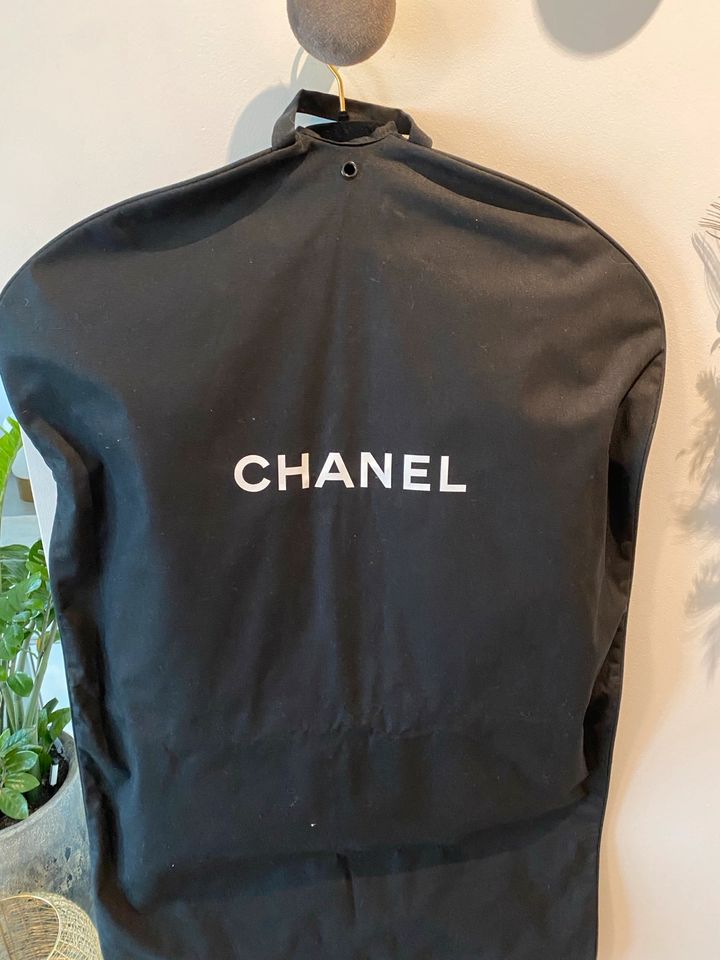 Chanel Boucle Tweed Jacke 36 Neu in Saarbrücken