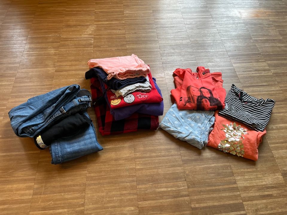 13 tlg Paket Jeans Pullover Shirt Shorts Gr. 134 in Berlin