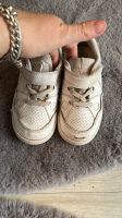 Nike Schuhe jungen weiß Größe 26 neuwertig Hessen - Wiesbaden Vorschau