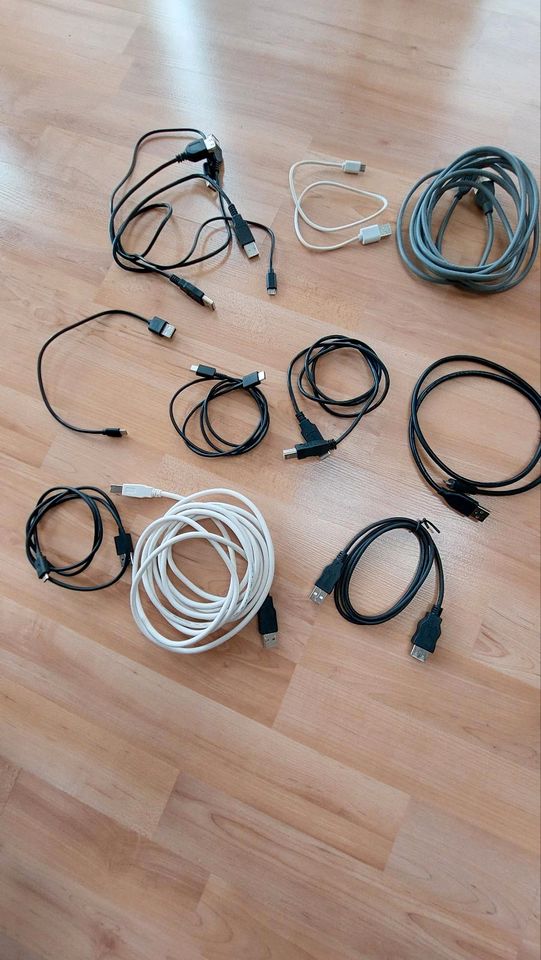 Div. Kabel, Netzteile, USB, Video und LAN Kabel etc. in Kötz