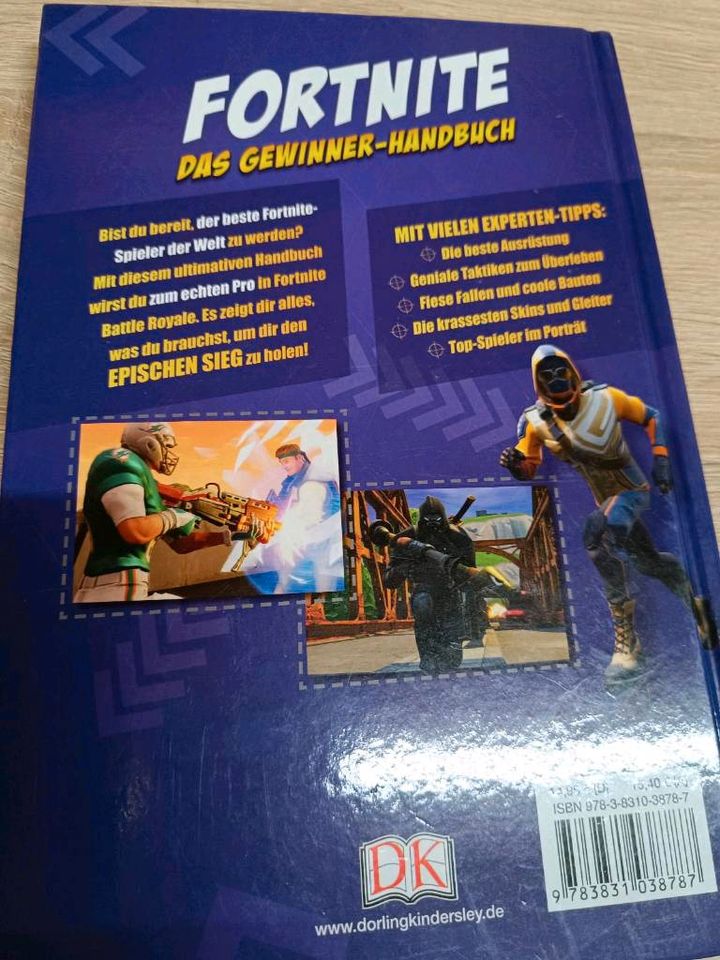 Fortnite Buch und Sammelalbum inkl Karten in Aalen