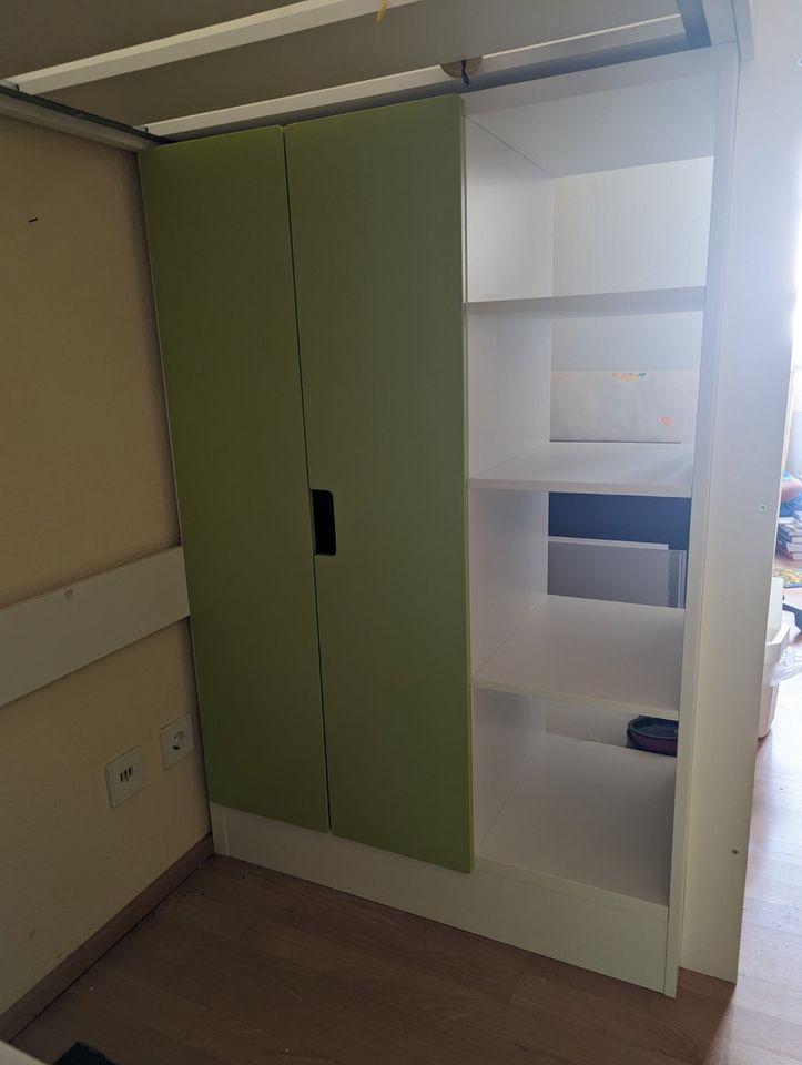 Hochbett Stuva (SMÅSTAD) von IKEA mit Schrank und Schreibtisch in Bad Homburg